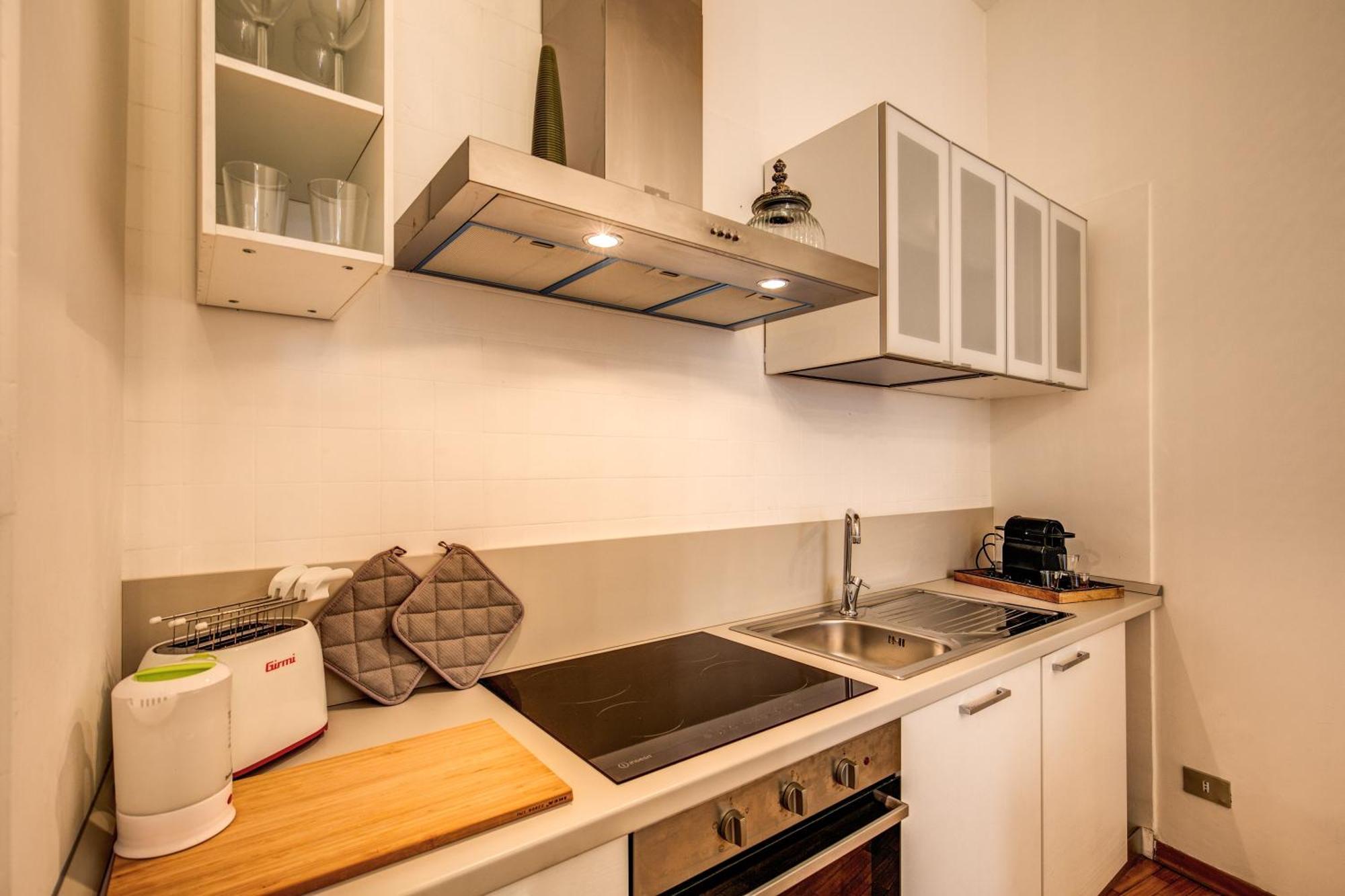 Elegant Apartment Behind The Colosseum Rome Exterior photo