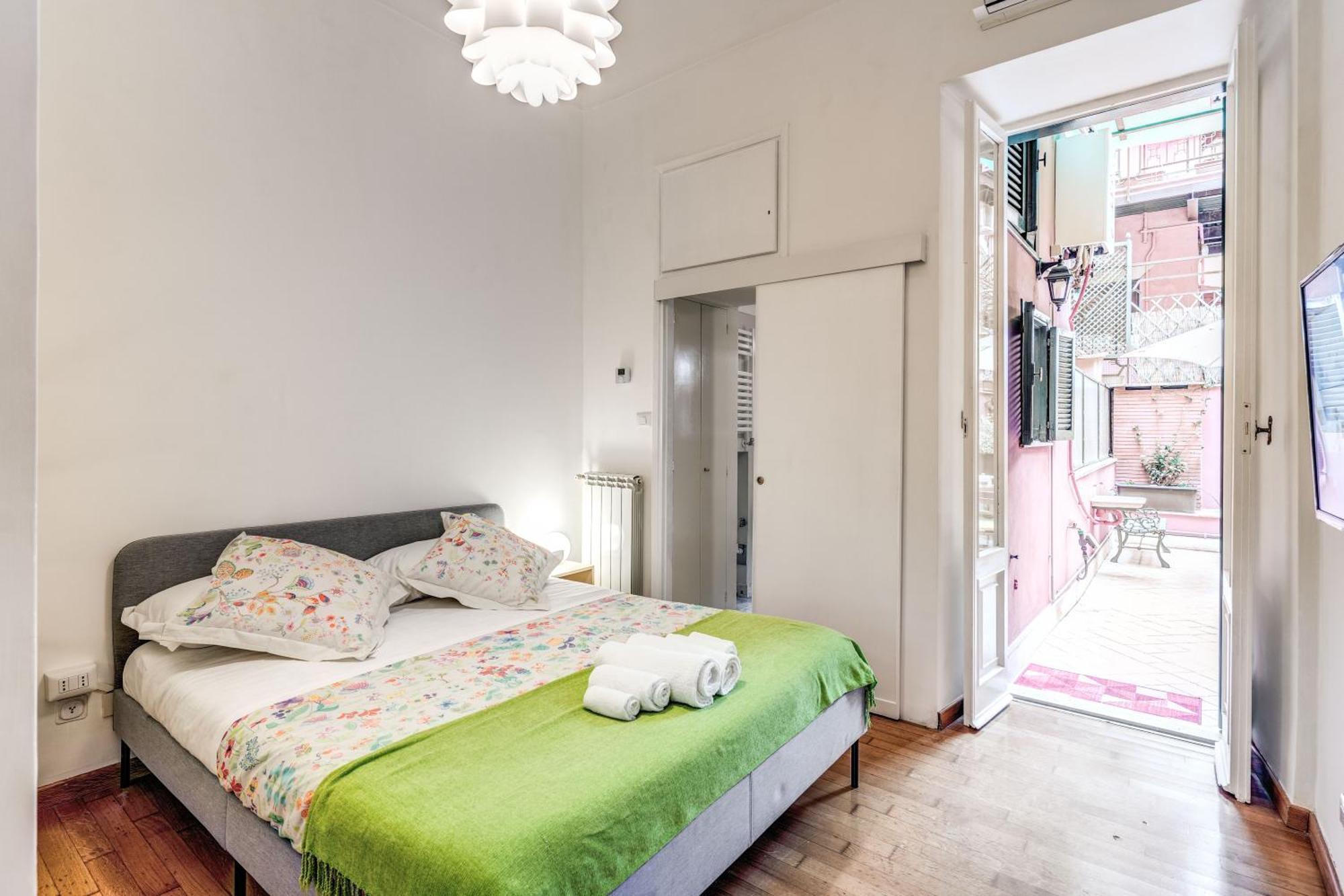 Elegant Apartment Behind The Colosseum Rome Exterior photo