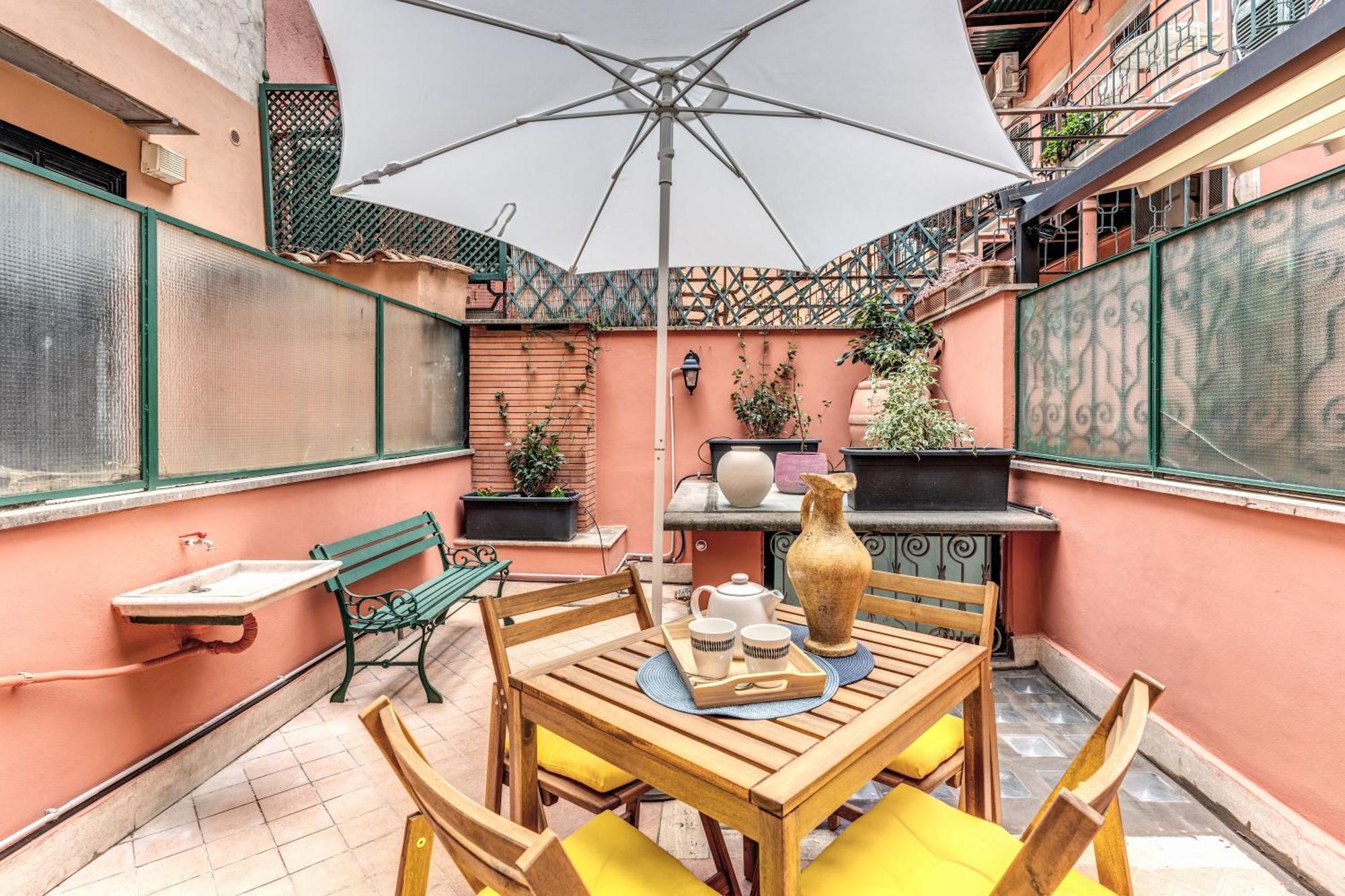 Elegant Apartment Behind The Colosseum Rome Exterior photo