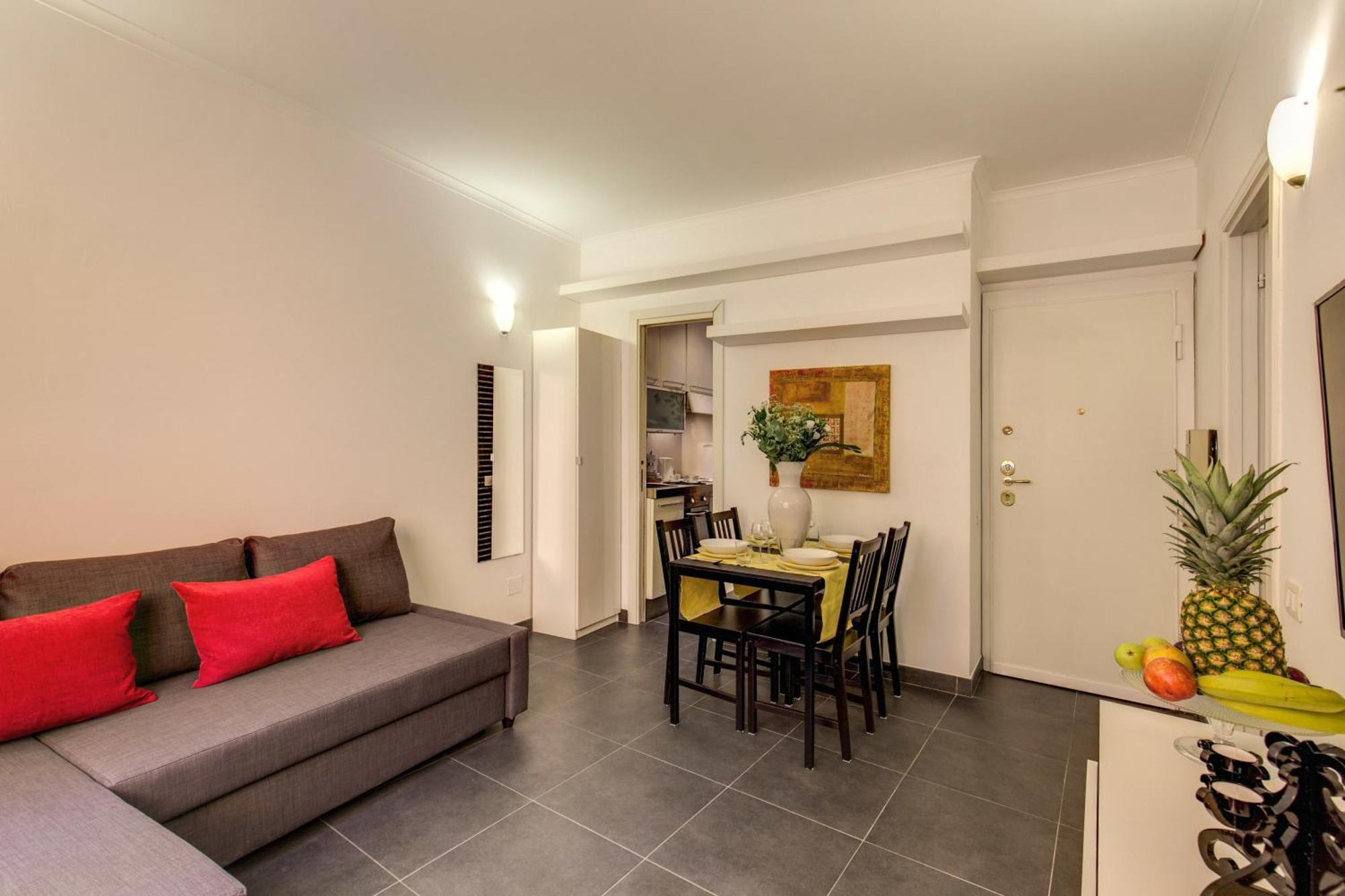 Elegant Apartment Behind The Colosseum Rome Room photo