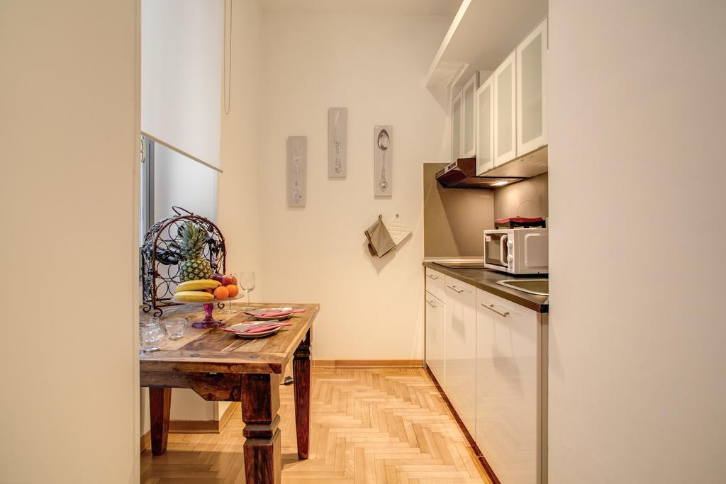 Elegant Apartment Behind The Colosseum Rome Exterior photo