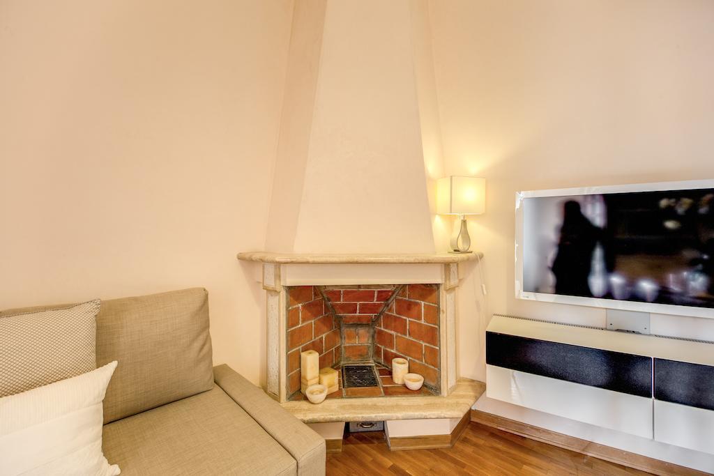 Elegant Apartment Behind The Colosseum Rome Exterior photo