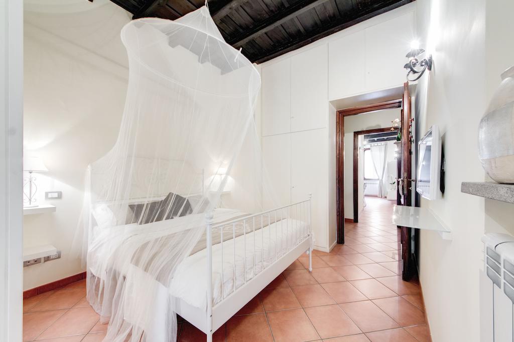 Elegant Apartment Behind The Colosseum Rome Room photo