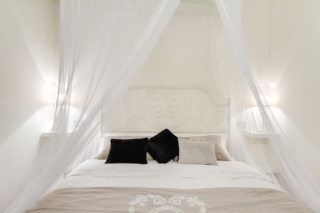 Elegant Apartment Behind The Colosseum Rome Room photo