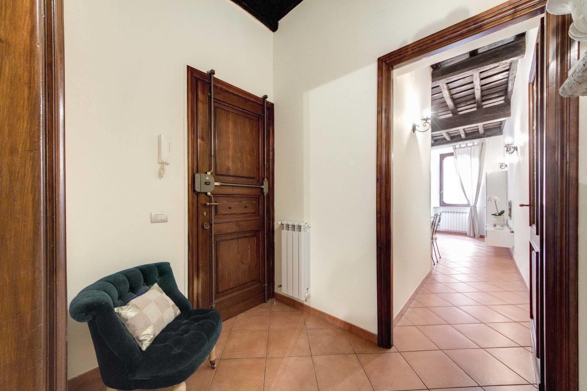 Elegant Apartment Behind The Colosseum Rome Exterior photo