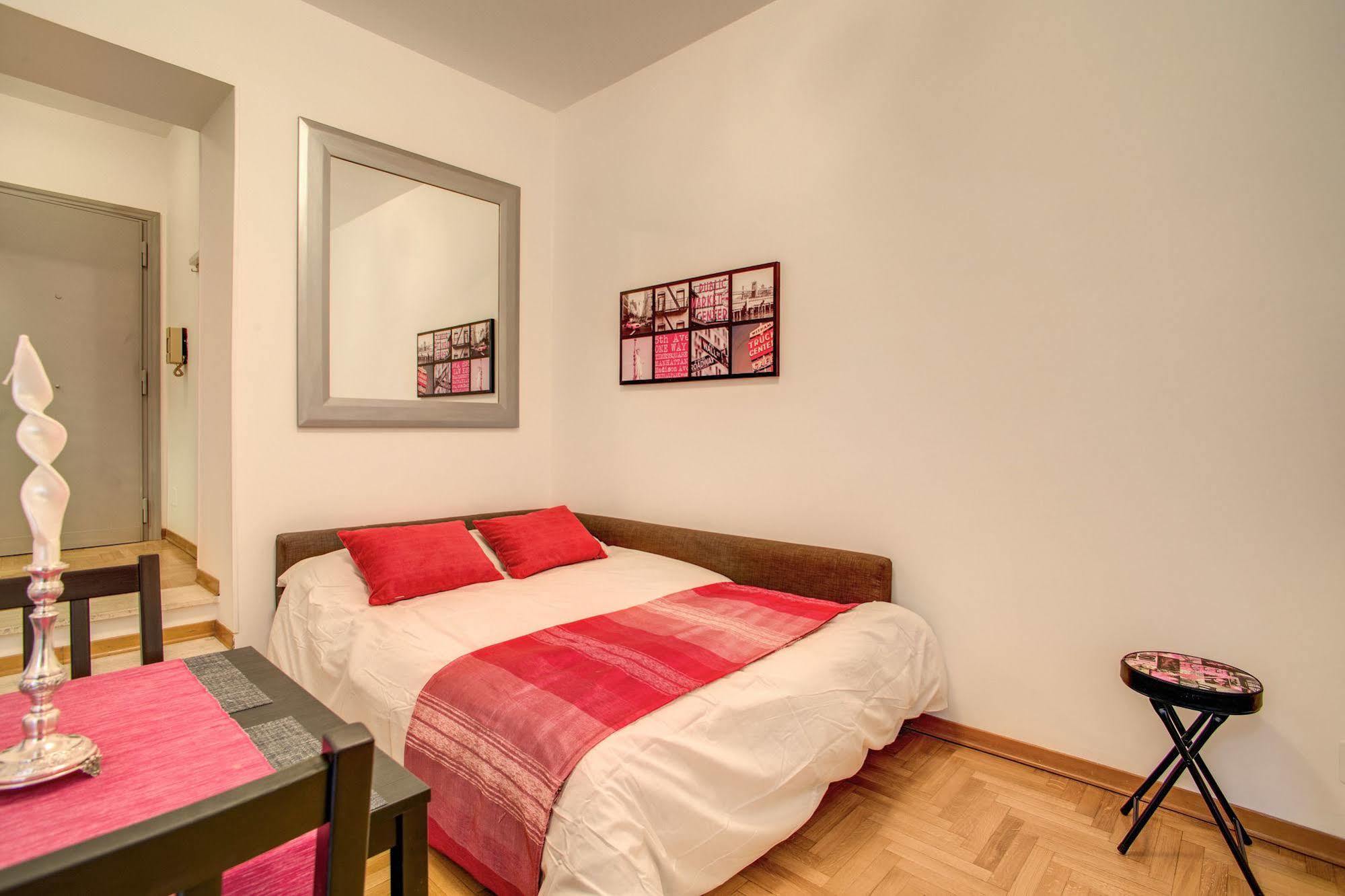 Elegant Apartment Behind The Colosseum Rome Exterior photo