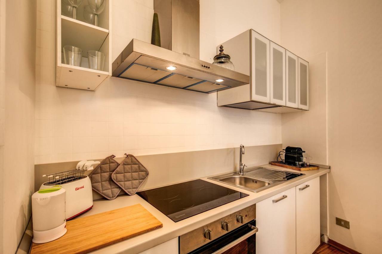 Elegant Apartment Behind The Colosseum Rome Exterior photo